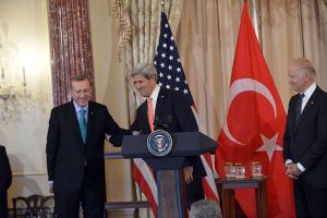 800px-Secretary_Kerry_Delivers_Remarks_in_Honor_of_Turkish_Prime_Minister_Erdogan_(2)
